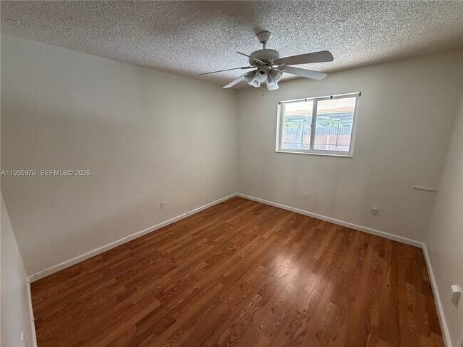 Photo - 6895 Loch Ness Dr