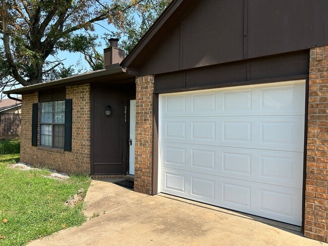 2409-2411 Magnolia St - 2409-2411 Magnolia St Apartment Unit 2411 Magnolia St