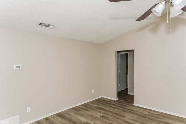 Photo - 6004 Cool Springs Dr
