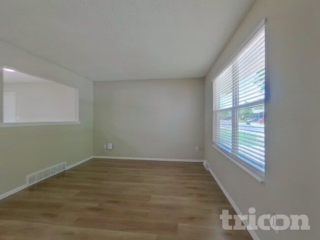 Photo - 348 S 29th Ave