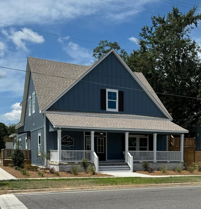 Building Photo - 210 S Trammell St Rental
