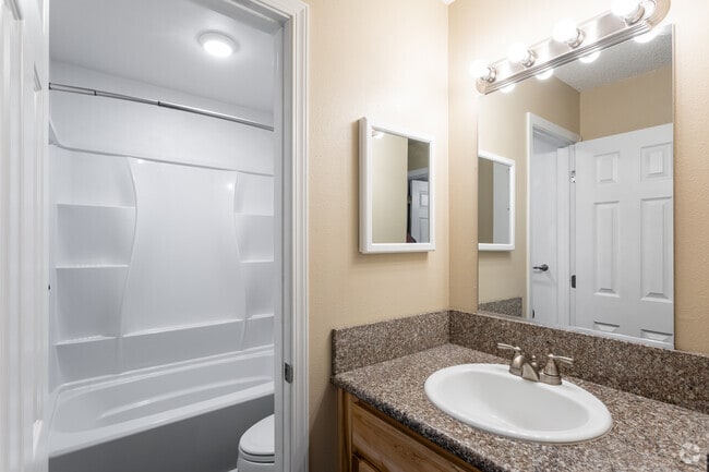 2BR, 1BA - 720 SF