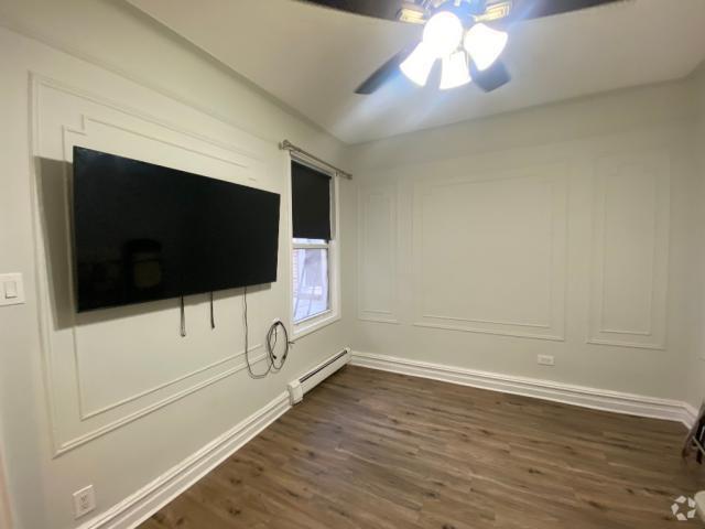 Building Photo - 1 bedroom in SUNNYSIDE NY 11104 Unit 2R Rental