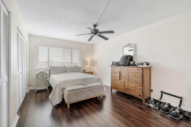 Photo - 125 Shore Ct Unit 304a