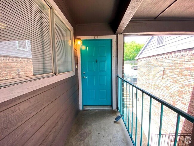Building Photo - 1840 Burton Dr Unit 128 Rental