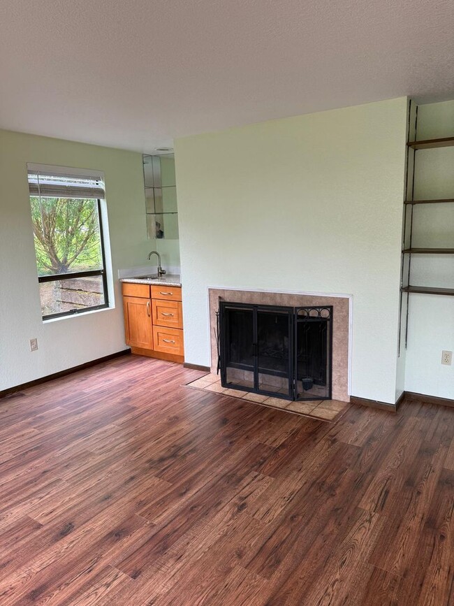 Beautiful 2 bedrooms 1.5 Bath - Beautiful 2 bedrooms 1.5 Bath Condo