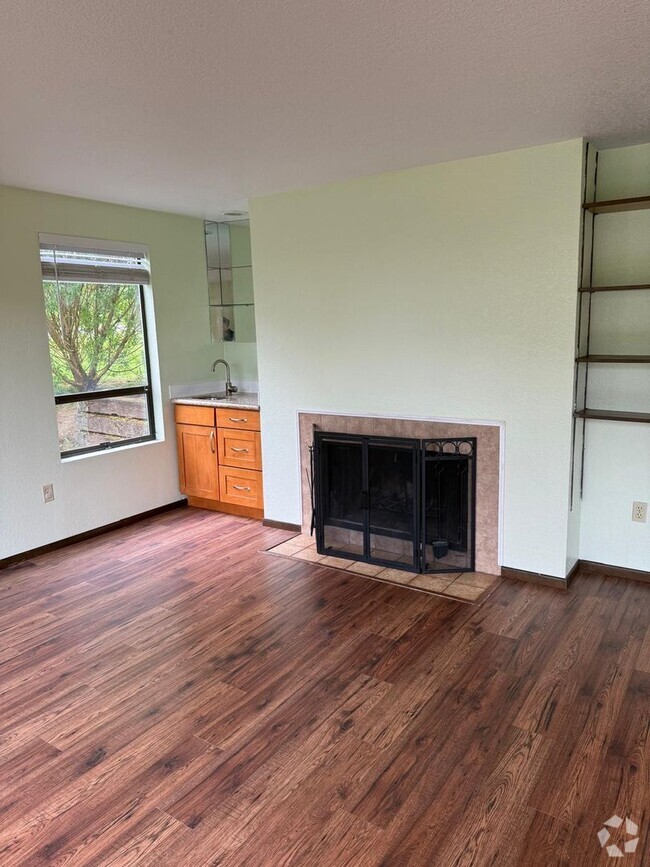 Building Photo - Beautiful 2 bedrooms 1.5 Bath Rental