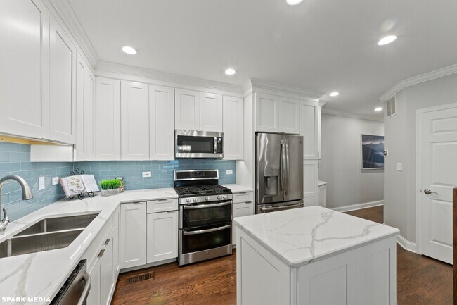 Photo - 849 W Lakeside Plz Unit 1E
