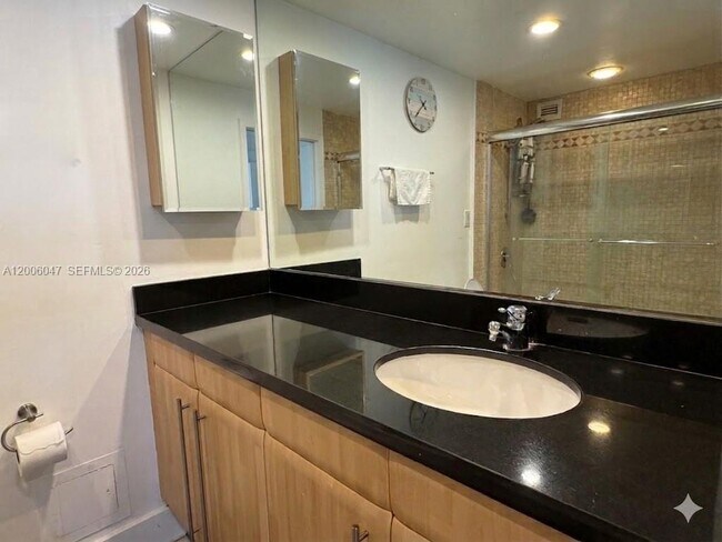 Photo - 2301 Collins Ave Unidad 840