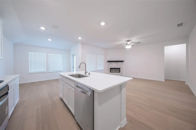 Photo - 1707 Blackbird Ln