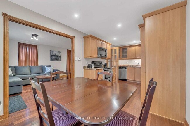 Photo - 48 Park St W