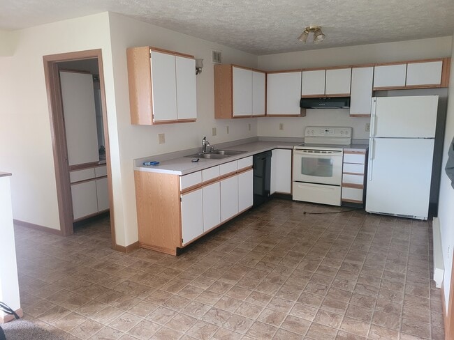 Kitchen and Dining - 5207 Lee Ave Unit 5207 Lee Avenue