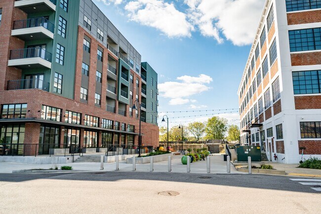 Harbor Side at Conwood Flats Apartments