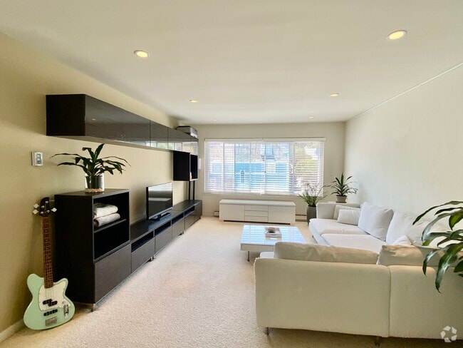 Building Photo - 1998 Pacific Ave Unit 302 Rental