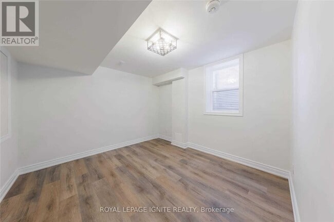 Photo - 234 Crombie St