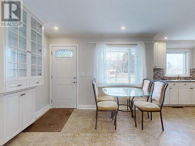 Photo - 350 The Queensway S