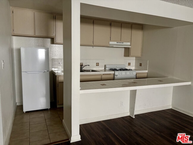 5418 Hermitage Ave Unit 103