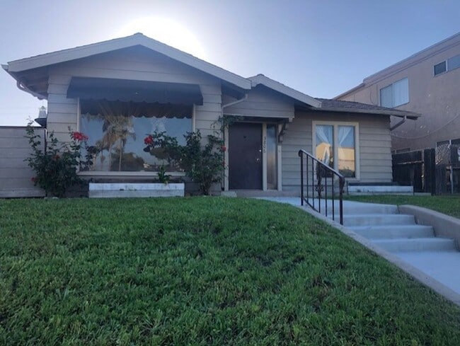 Building Photo - Centrally Located 2 Bed, 2 Bath House in N...
