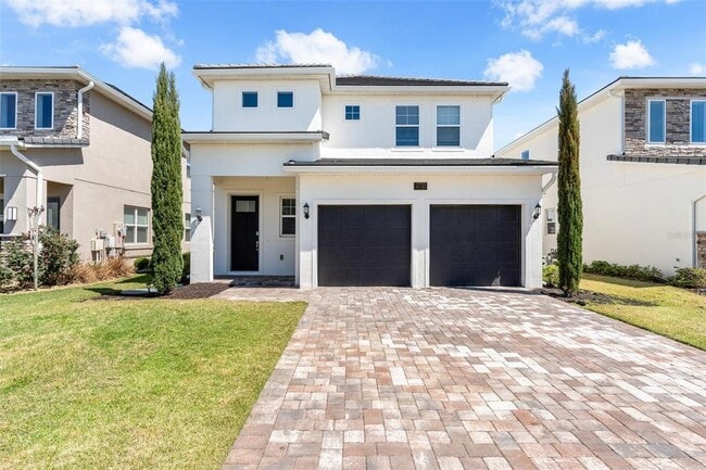 Building Photo - 15723 Vetta Dr