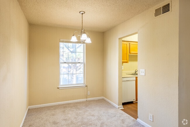 1BR, 1BA - 818SF Dining - Woodside Village