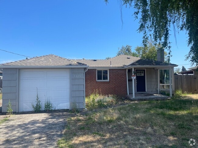 Building Photo - Two Bedroom Home!