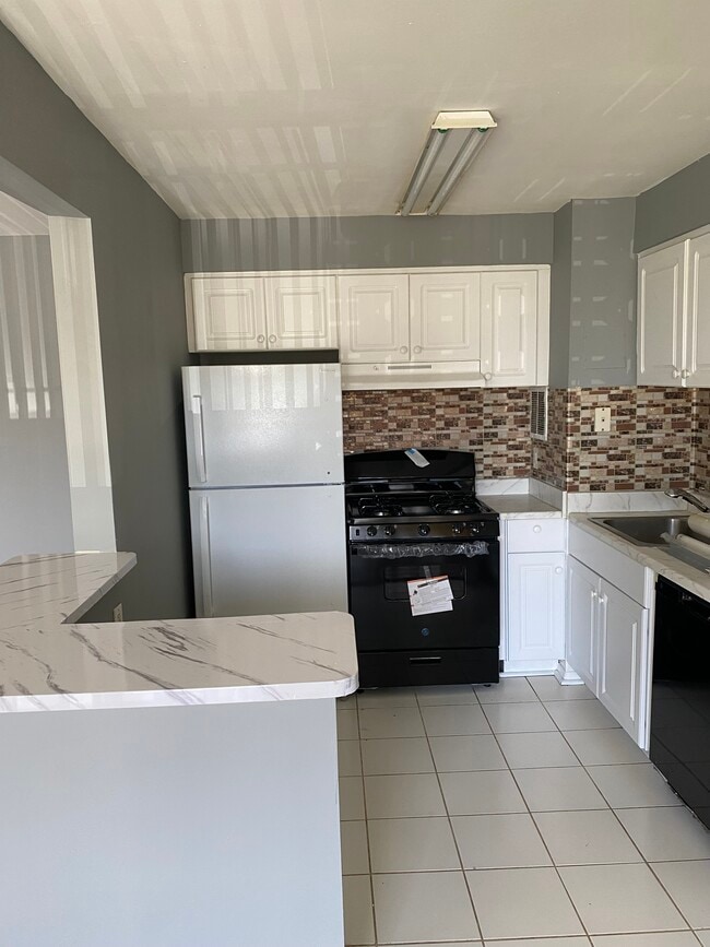 Photo - 16 S Van Dorn St