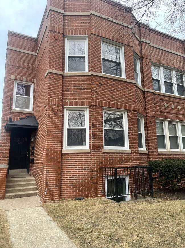 Building Photo - 829 Simpson St Unit 1