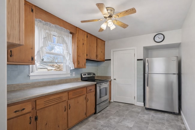 Kitchen - 2409 Buford Ave