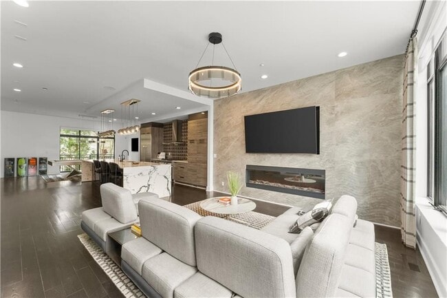 Photo - 906 Lenox Blvd