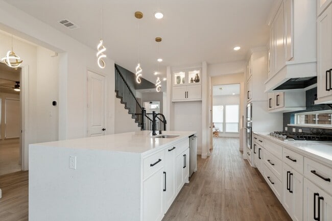 Photo - 12535 Mercer Pkwy