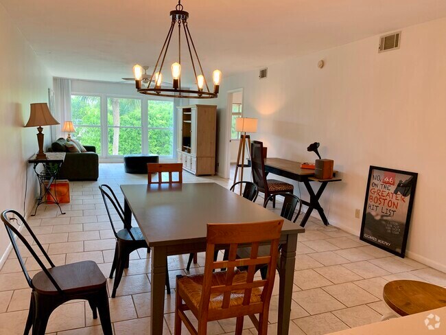 Building Photo - 118 Palm Dr Unit 16 Rental