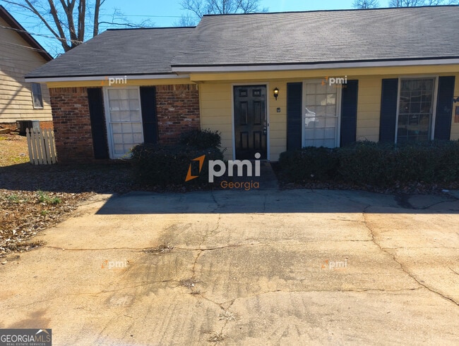 Building Photo - 102 Peachtree Ct