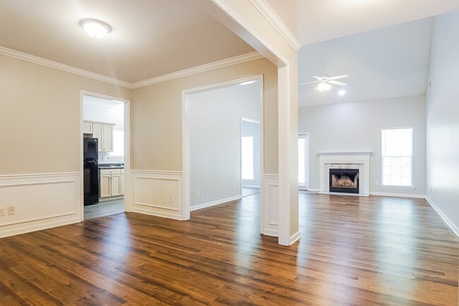 Photo - 325 Bedford Cir