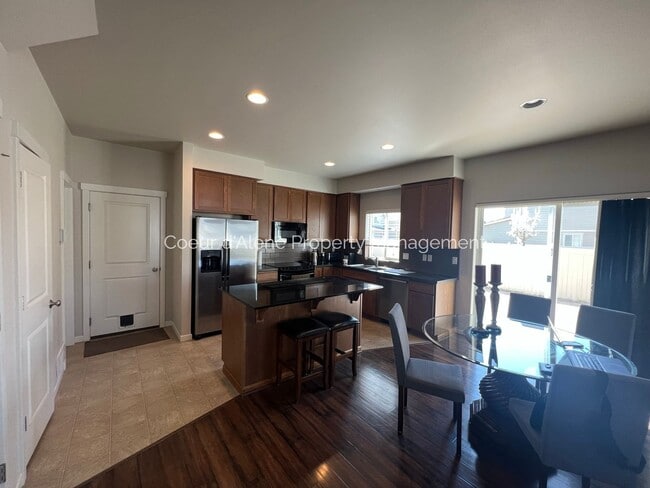 Photo - 3 bed, 2.5 bath townhouse in CDA Place!