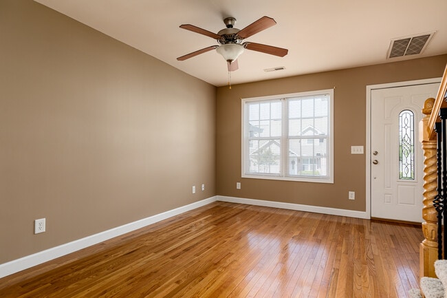 Photo - 202 Clover Ct