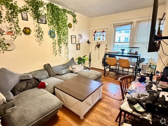 Building Photo - 42 Long Ave Unit 2 Rental