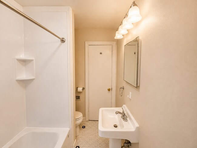 Photo - 820 Maury St Unit 2