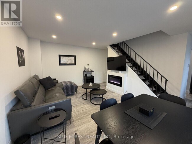 Photo - 70 Fiddlers Green Rd