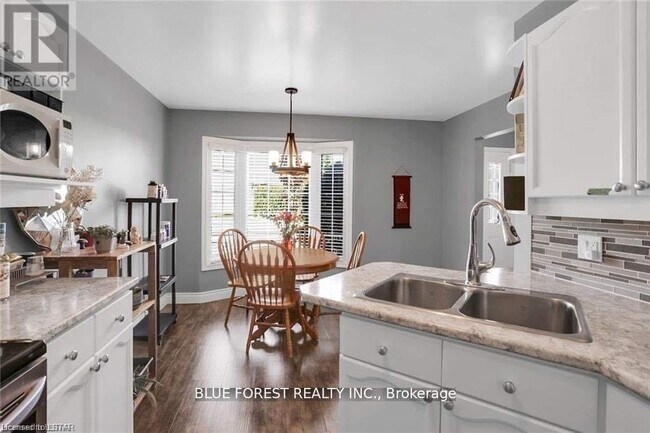 Photo - 70 Chapman Ct