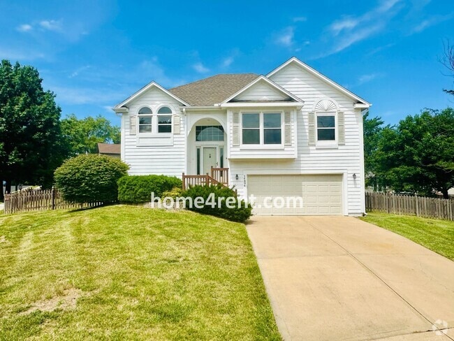 Building Photo - Brand New Paint, Wood Floors, Walkout Fini... Rental