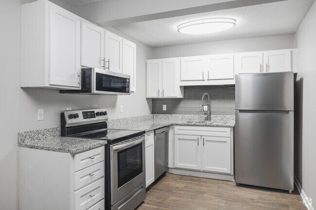 3BR, 1BA - 1,037SF - Kitchen