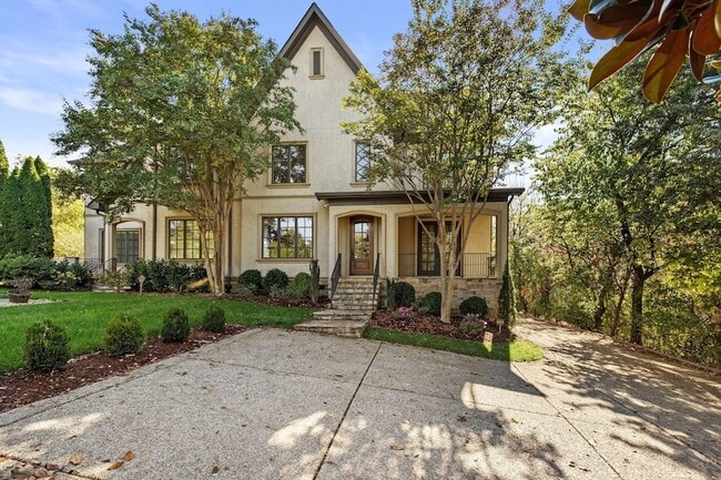 Building Photo - 2019 Overhill Dr