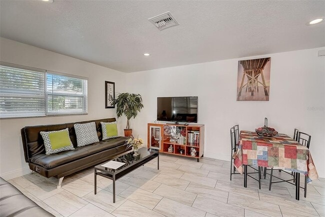 Photo - 626 S Osprey Ave