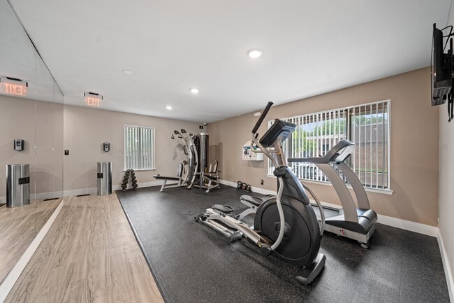 State-of-the-art 24/7 Fitness Center at Knottingham Apartments in Clinton Township, MI. - Knottingham Apartments