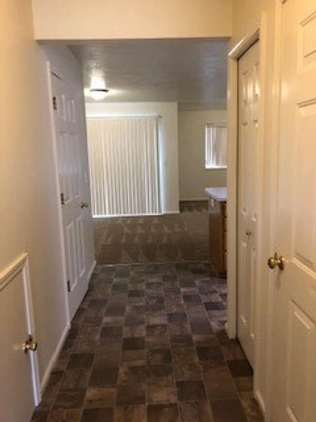 Building Photo - 2609 S Cloverleaf Loop Unit 2609