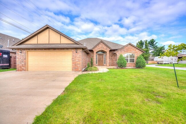 Photo - AVAILABLE THE END OF APRIL! 3 OR 4 BDRM, 2 BATHRM, 2 CAR & STORM SHELTER