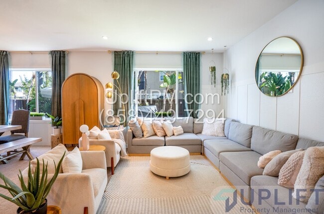 Photo - Spacious 5-Bedroom Home with Pool & Spa in...