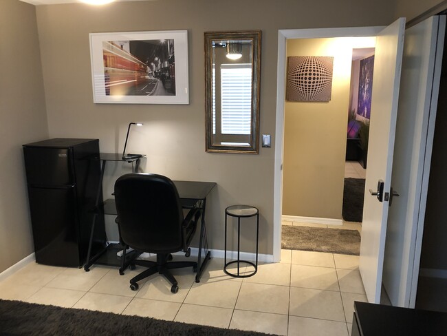 Photo - 201 Desoto St