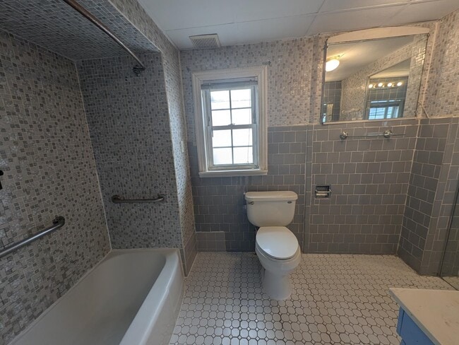 Photo - 1430 44th St Unit Apt 1