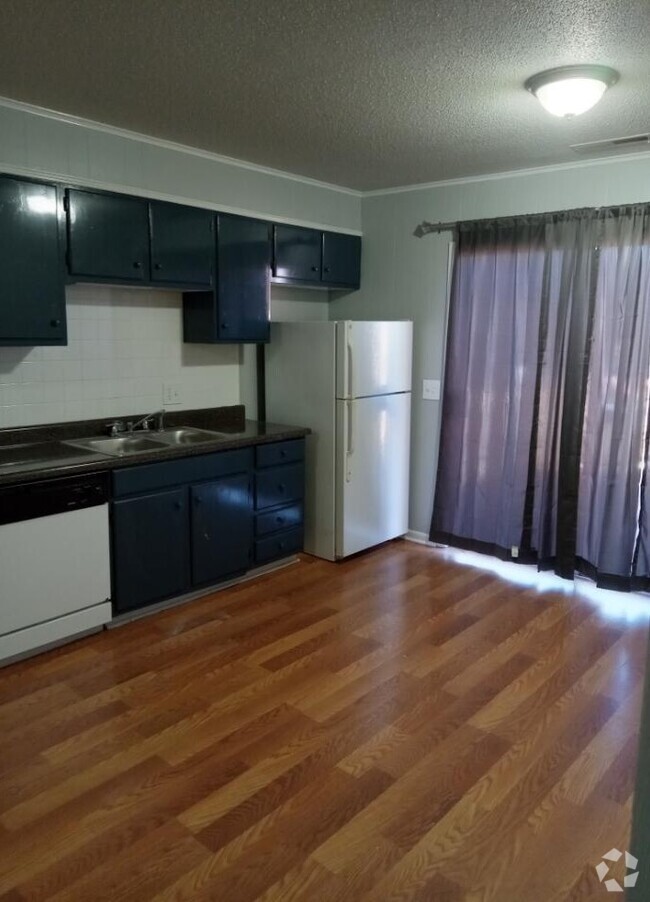 Building Photo - Pirate Cove Apartments 31-36 Unit 31